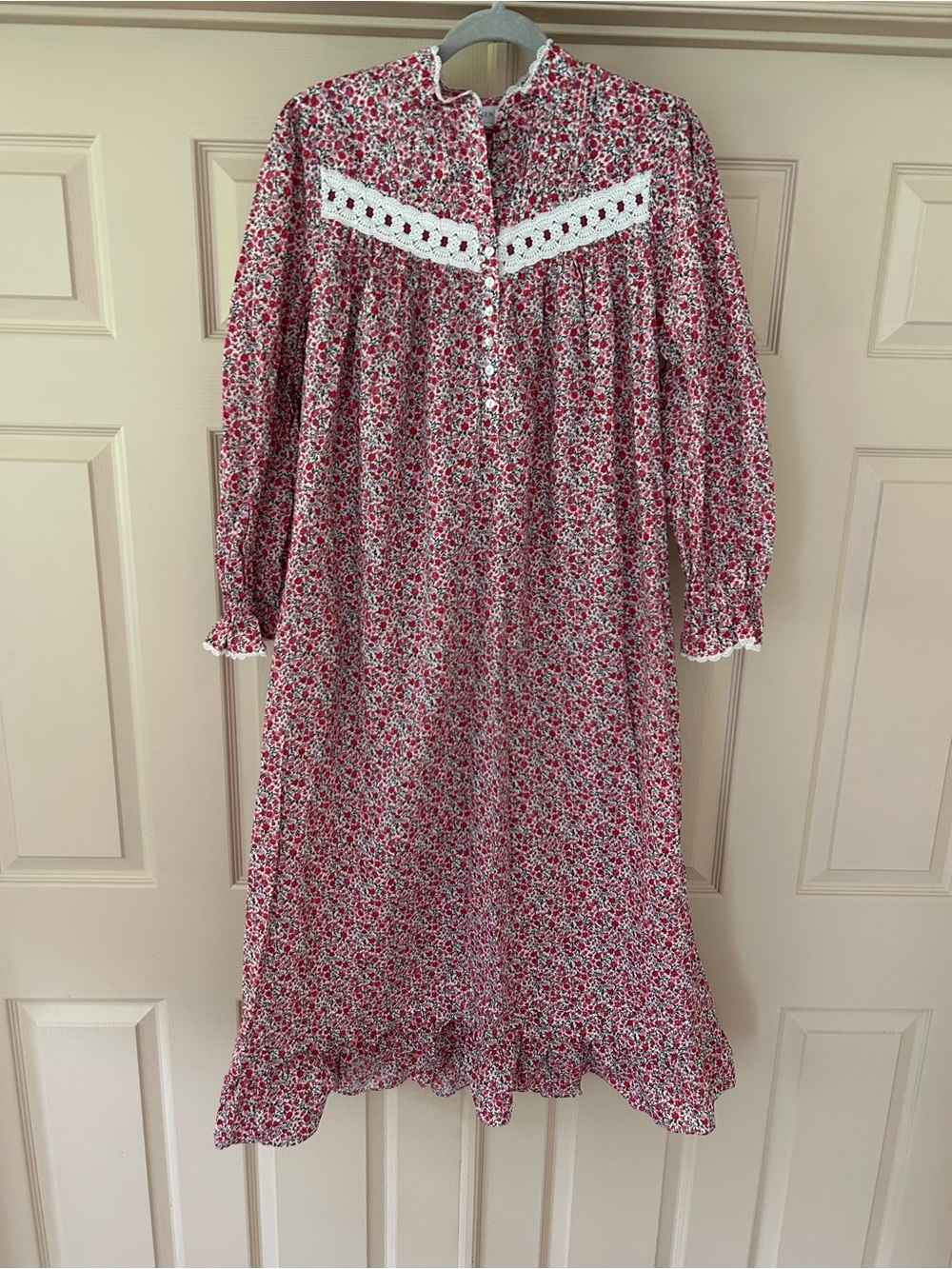 Eileen West Red and Pink Floral Cotton Nightgown with White Lace, Ruffle Ballet